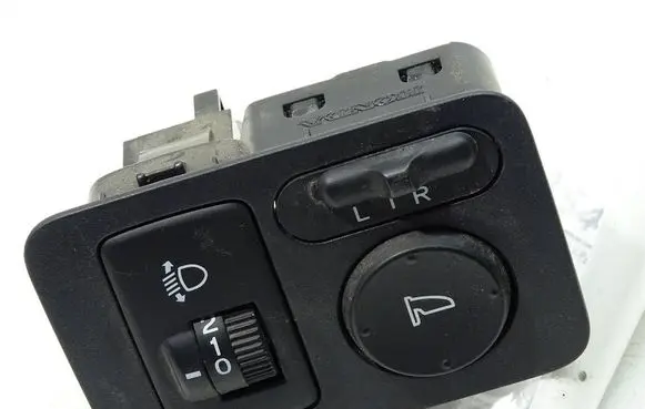 Honda CR-V Wing mirror switch M37548