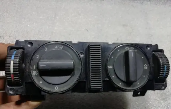 Mercedes-Benz C W202 Climate control unit 2028300985