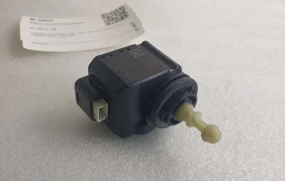 Volkswagen Golf VII Headlight level adjustment motor 01055301