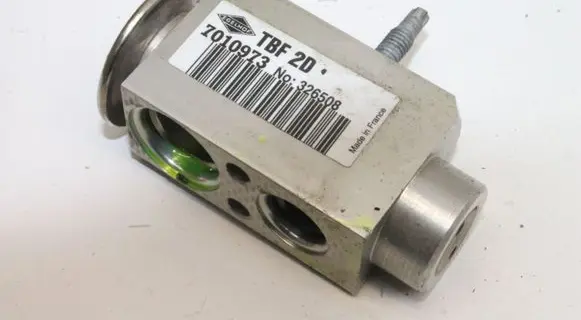 Land Rover Discovery Sport Air conditioning (A/C) expansion valve 7010973