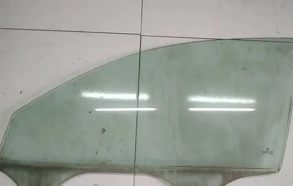 Volkswagen PASSAT B5.5 Front door window glass four-door AS2