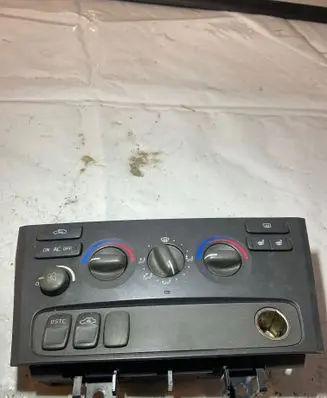 Volvo V70 Climate control unit 7923
