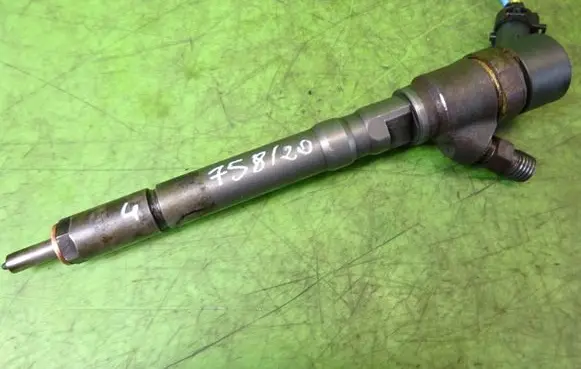 KIA Carens I Fuel injector 04455110064