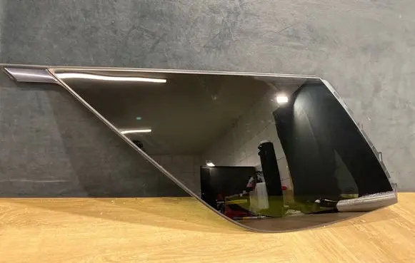 Land Rover Discovery 5 Side middle window/glass EC00090 43R000073