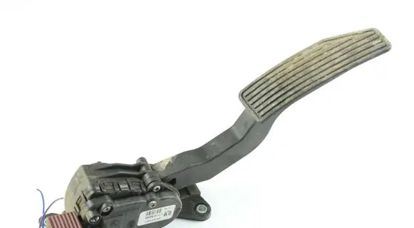 Chevrolet Colorado Accelerator throttle pedal 15183948