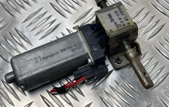 Volkswagen PASSAT B6 Seat adjustment motor 0390203218 906004