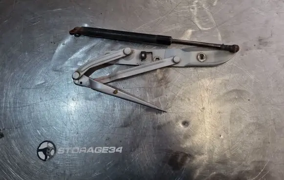 BMW 5 E39 Tailgate/trunk/boot hinge 8159397