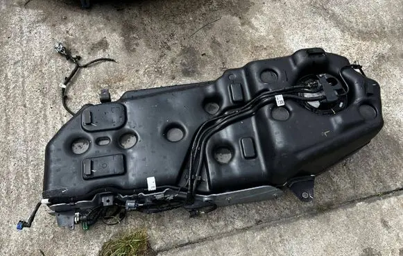 Ford Explorer VI Fuel tank M1M39P860HC U625H M1M39002DA