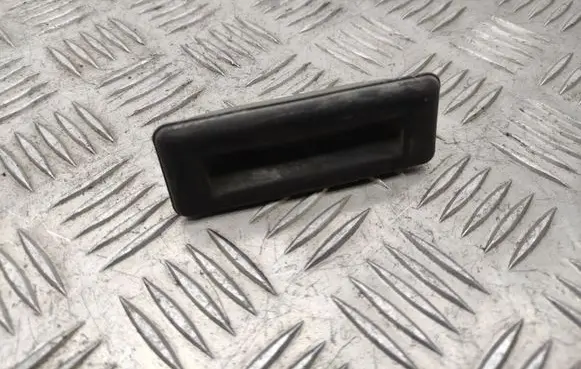 Tailgate opening switch