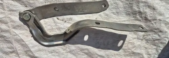 Audi Q4 Sportback e-tron Engine bonnet/hood hinges 89A823301