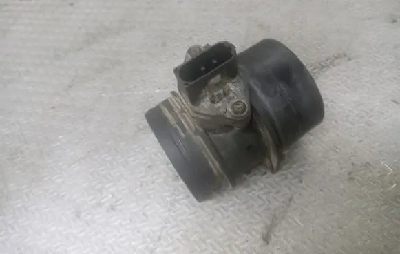 Volkswagen Touareg I Mass air flow meter 0281002461 074906461B