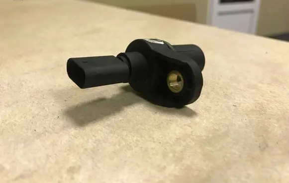 BMW 1 E81 E87 Camshaft position sensor 780309301 25916010