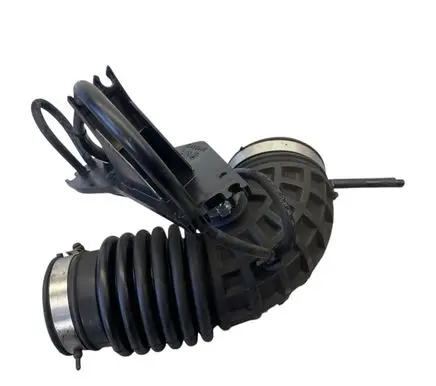Nissan Navara Air intake hose/pipe 2100543