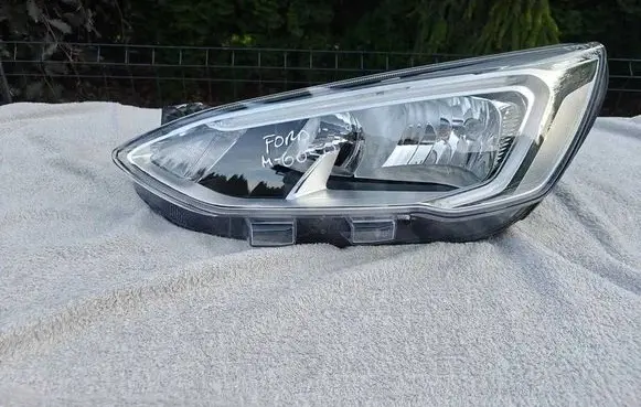 Ford Focus Headlight/headlamp JX7B13W030AE 1759L9147 JX7B13W038AE