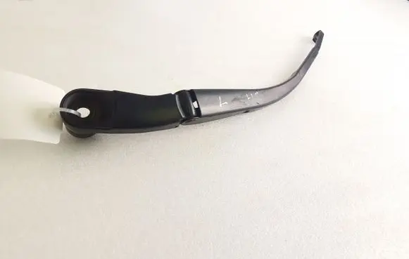Hummer H3 Front wiper blade arm 7037