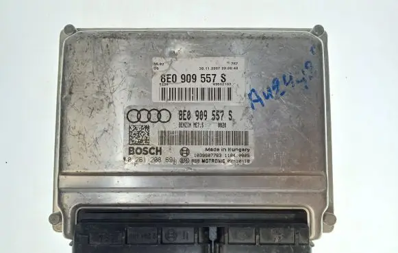 Audi A4 S4 B7 8E 8H Engine control unit/module 8E0909557S 1039S07763 0261208691