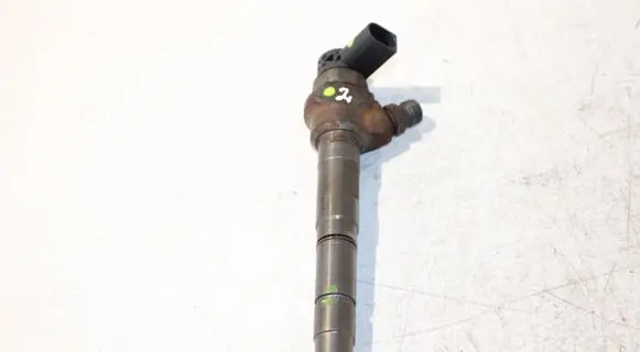Volkswagen PASSAT CC Fuel injector 03L130277J 0445110369