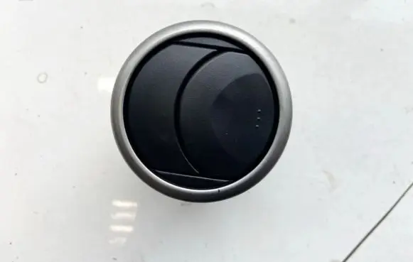 Mazda 3 I Dash center air vent grill