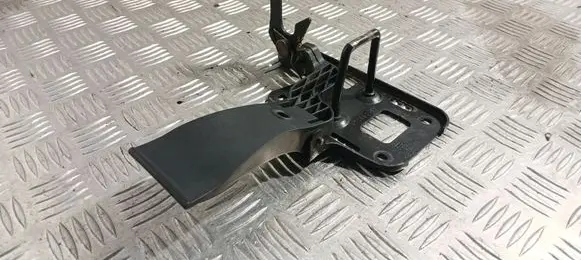Audi A4 S4 B8 8K Engine bonnet/hood lock/latch loop/hook 8T0823480