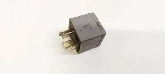 Volkswagen Golf V Other relay 8D0951253A V23134-B52-X301