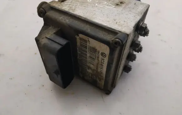 Volkswagen PASSAT B6 ABS Pump 3C0614109C