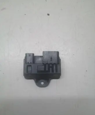 BMW 5 F10 F11 Glow plug pre-heat relay 8519472 0522140104