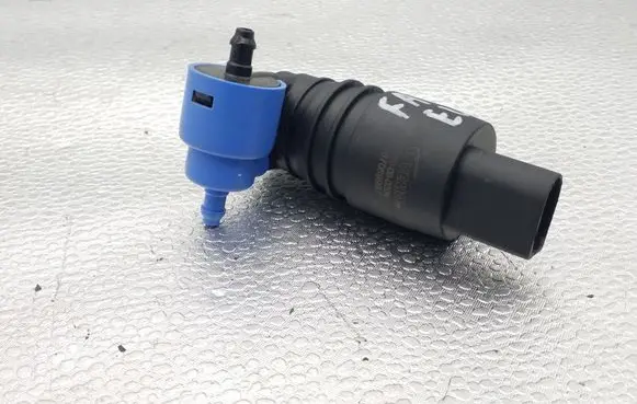 Skoda Fabia Mk2 (5J) Windscreen/windshield washer pump 987069967