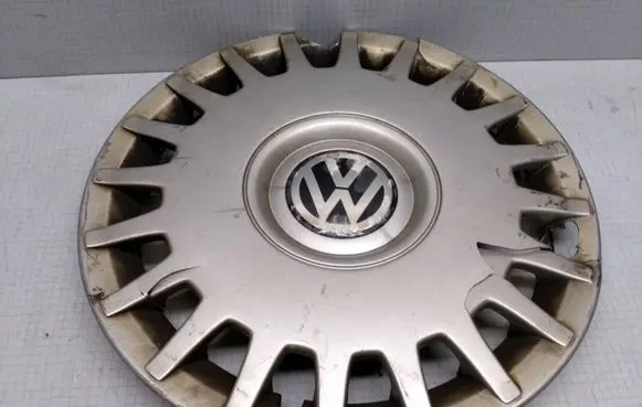 Volkswagen Golf IV R15 wheel hub/cap/trim 1J0601147H