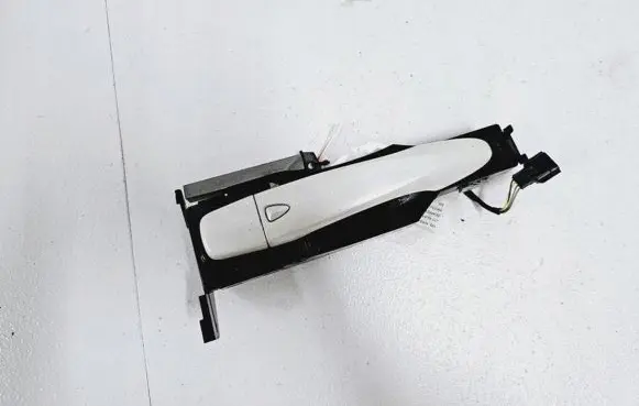 Nissan Qashqai Front door exterior handle/bracket 