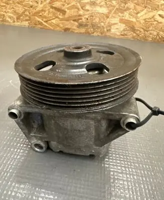 Volvo V70 Power steering pump 7G913A696