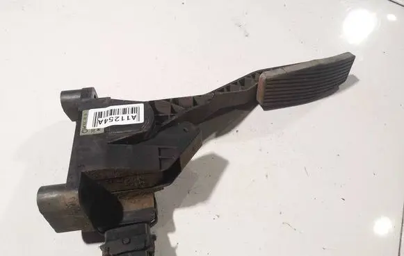 Opel Zafira A Accelerator throttle pedal 90581208