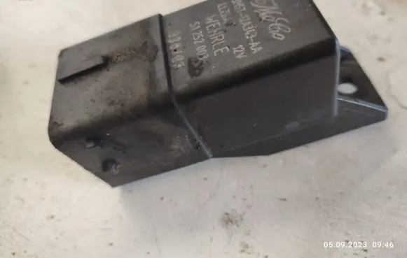 Volvo S40, V40 Glow plug pre-heat relay 51252003