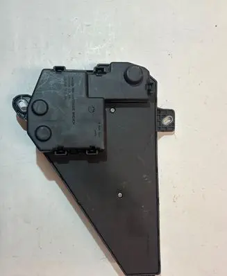 BMW 5 E60 E61 Fuse module 6906603