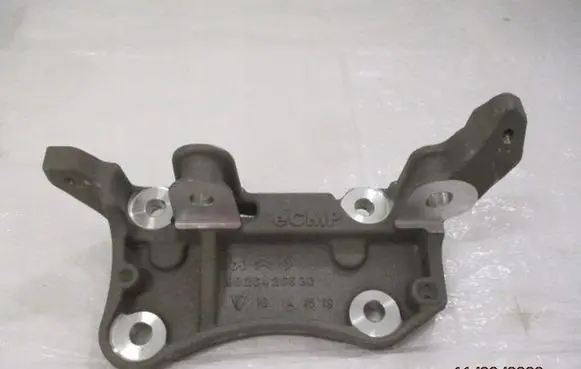 Citroen C4 III e-C4 Engine mounting bracket 9826426680
