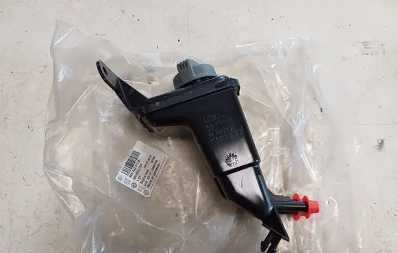 Audi A4 S4 B6 8E 8H Power steering fluid tank/reservoir 8E0422371B