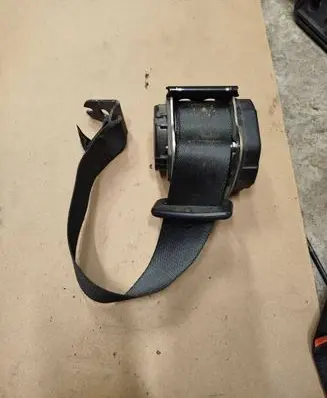 Ford Focus Rear seatbelt 98ABA611B68BR 40431 040199