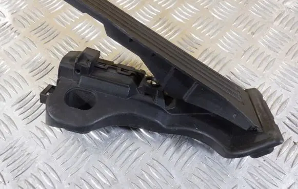 Volkswagen Golf V Accelerator throttle pedal 1K1721503L