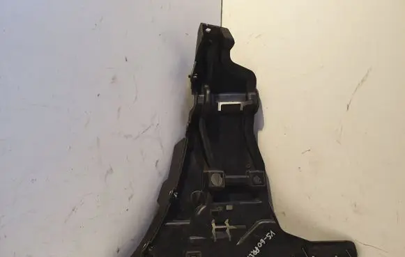 Volvo S60 Front bumper mounting bracket 08693182