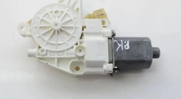 Toyota Verso-S Front door window regulator motor 0130822273 A2518200742