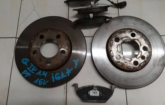 Volkswagen Golf IV Front brake disc
