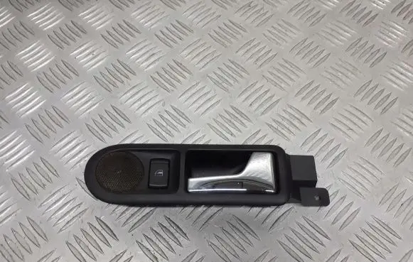 Volkswagen Golf IV Rear door handle trim 3B0839114