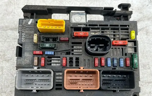 Peugeot 308 BSM Control unit 9675878480