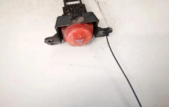 Nissan Almera Tino Hazard light switch niles06016