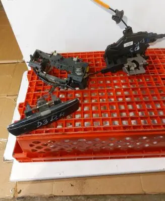 Audi A8 S8 D3 4E Front door lock 4E2837016