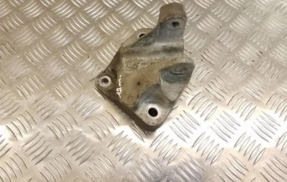 Nissan Qashqai Gearbox mounting bracket 11332 JD700