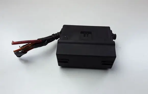 Opel Corsa E Fuse module 24437030
