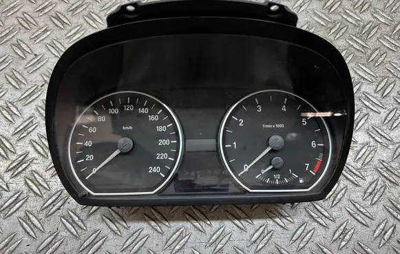 Speedometer (instrument cluster)