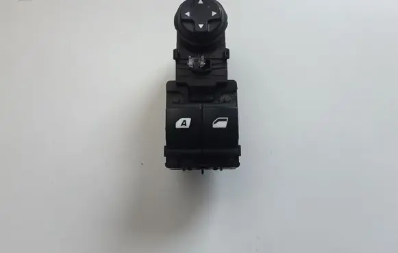 Peugeot 208 Electric window control switch 96751127ZD