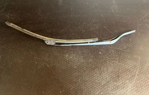 BMW X5 E53 Front wiper blade arm 7132216
