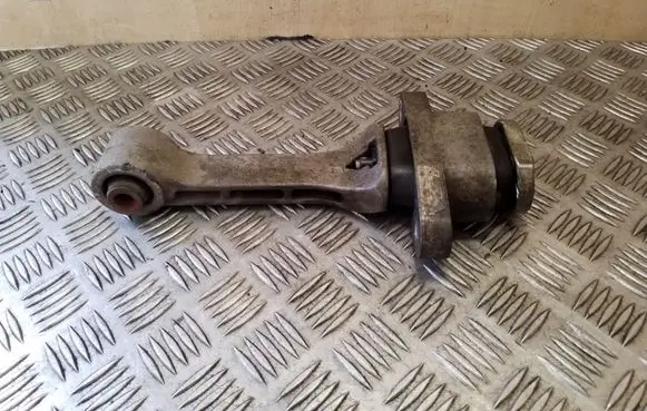 KIA Sportage Engine mount bracket